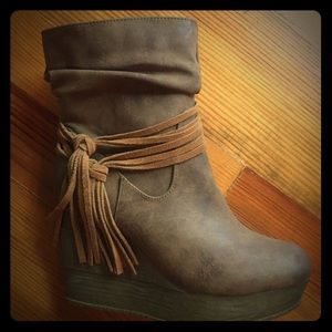 Sbicca wedge boots